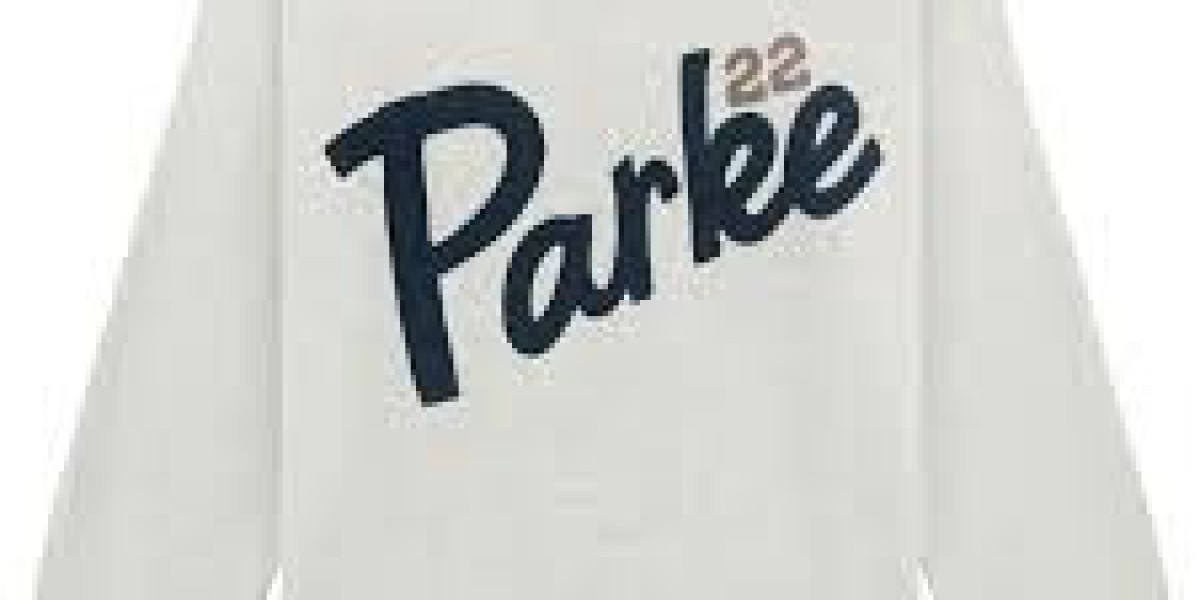 Stay comfortable all day with the Parke Sweatshirt. Its relaxed fit and smooth texture make it ideal for daily use in an