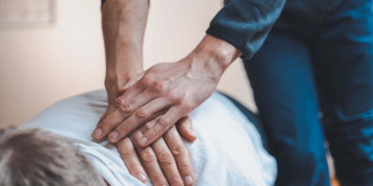 Experienced Chiropractor in Etobicoke for Back Pain Care